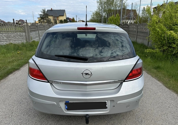 Opel Astra cena 11900 przebieg: 165000, rok produkcji 2005 z Sochaczew małe 436